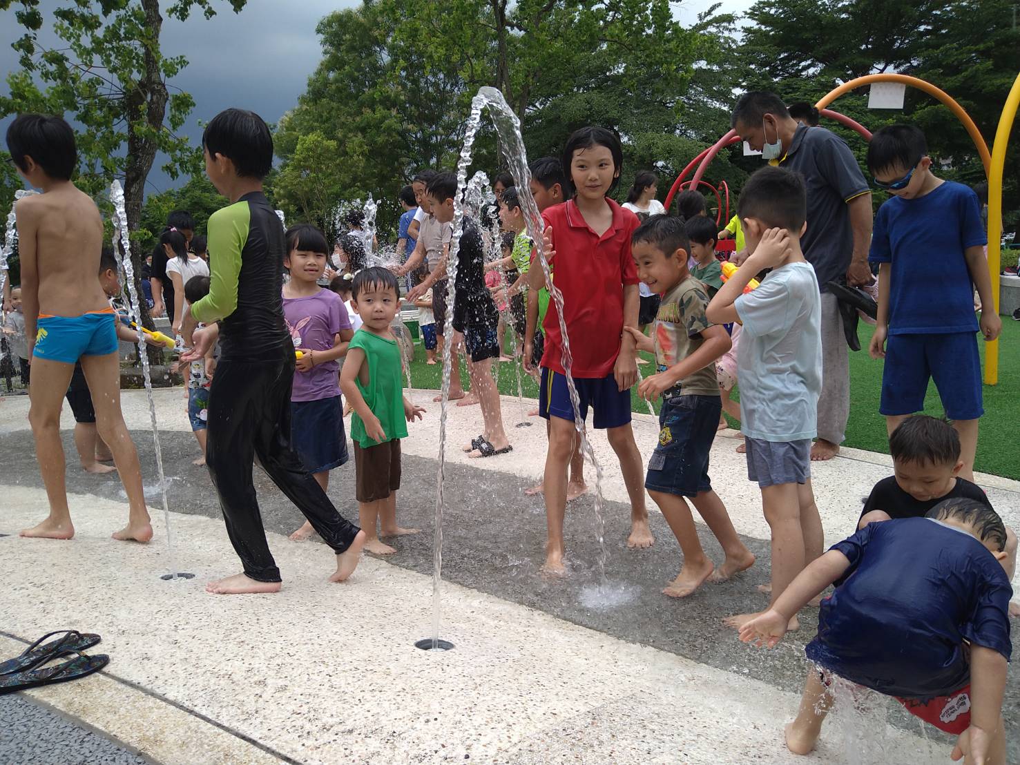 陽光遊戲場提供民眾舒適好玩的戲水區