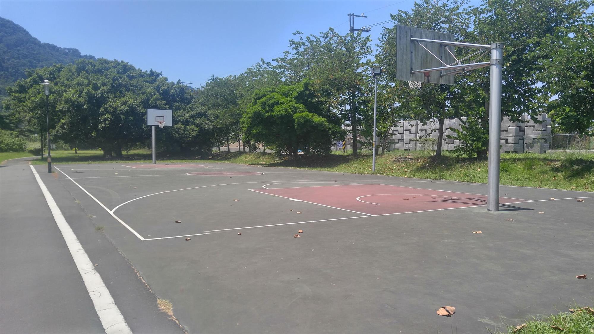 三鶯籃球場(左岸)