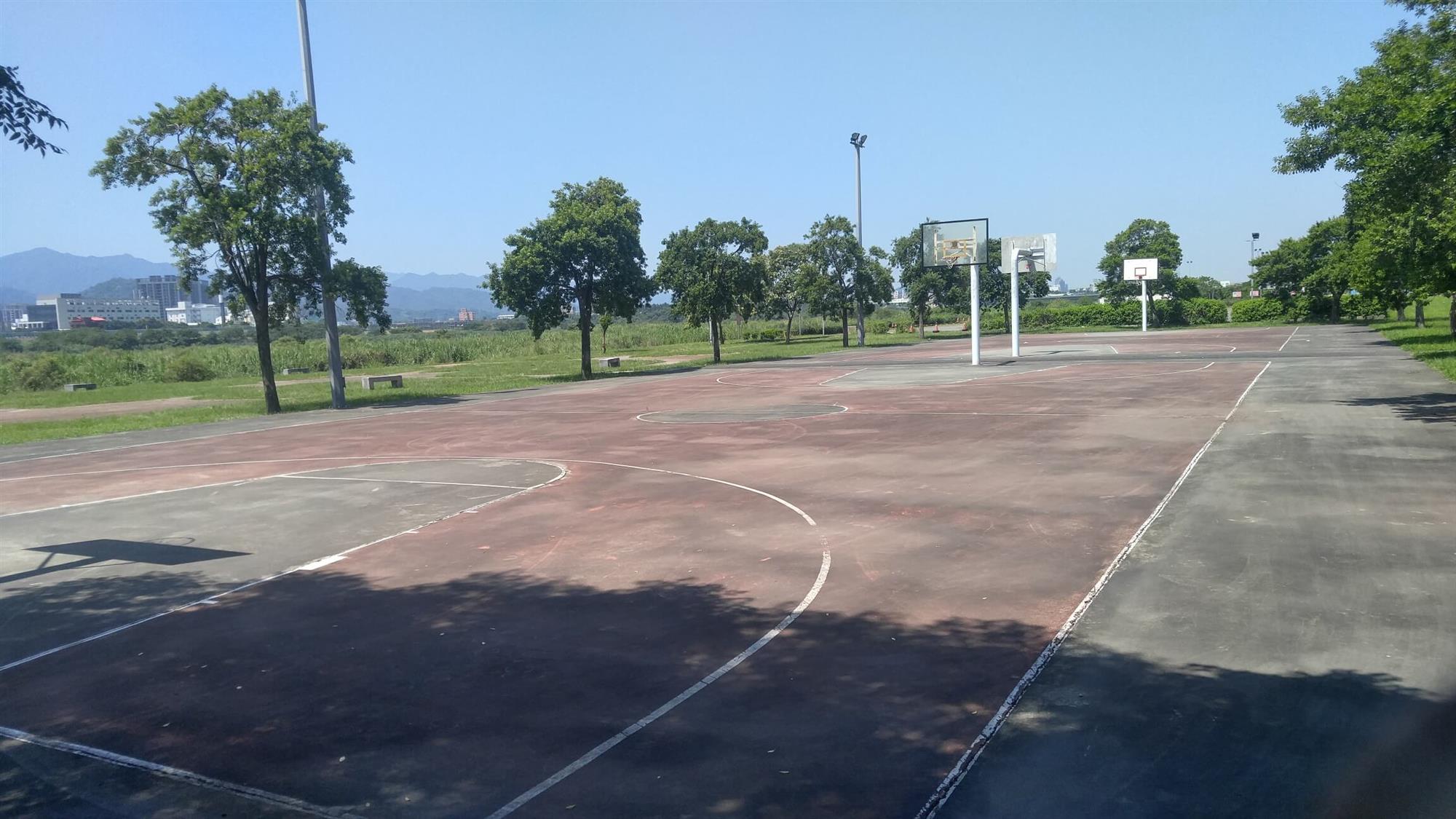 鹿角溪籃球場(北側)