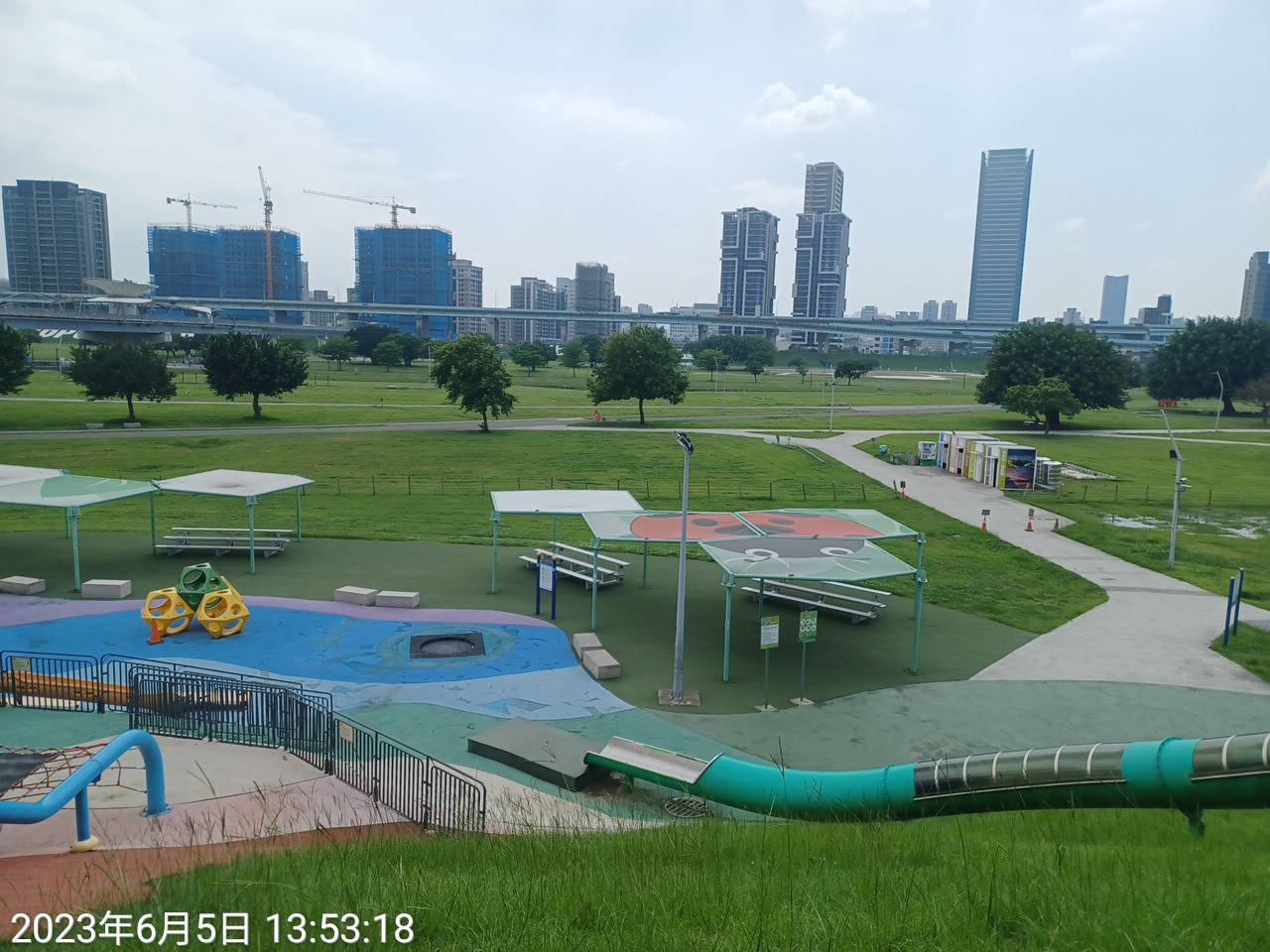 幸運草溜滑梯