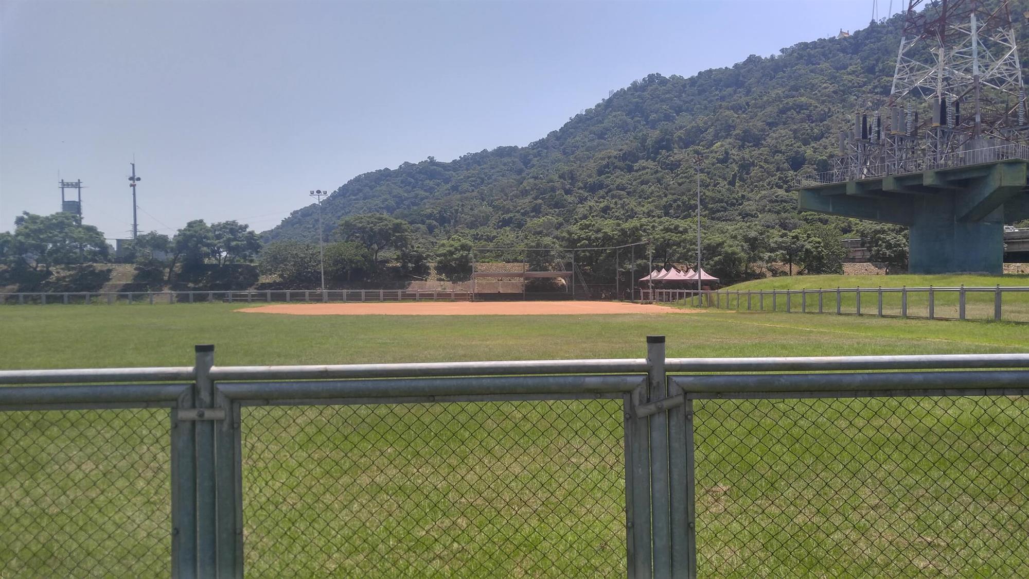 三鶯壘球場