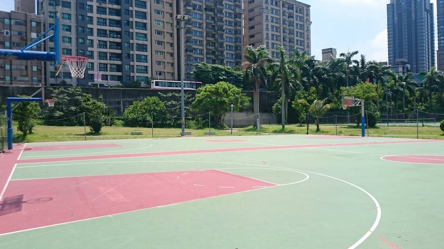 小碧潭籃球場(下游近陽光橋)