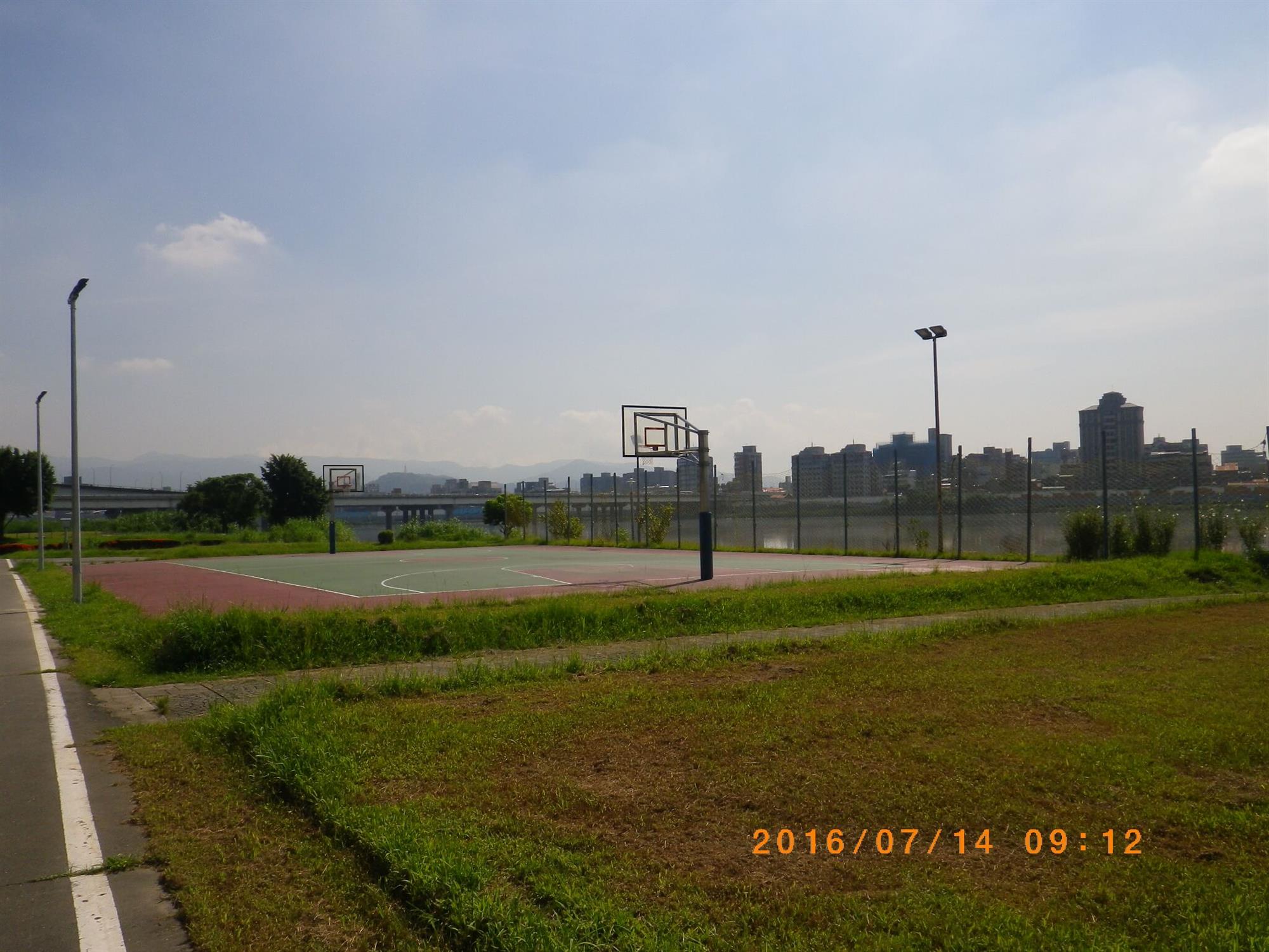 福德陸橋籃球場