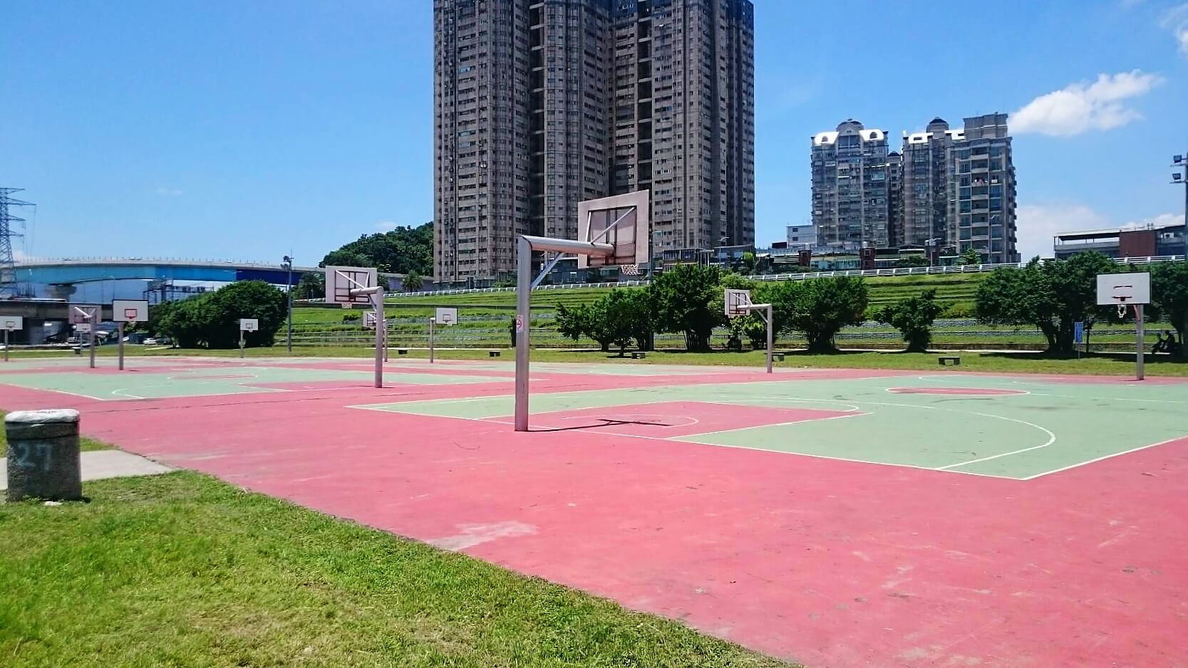 秀朗橋籃球場