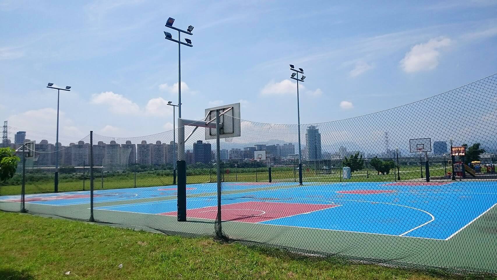 秀朗追風籃球場