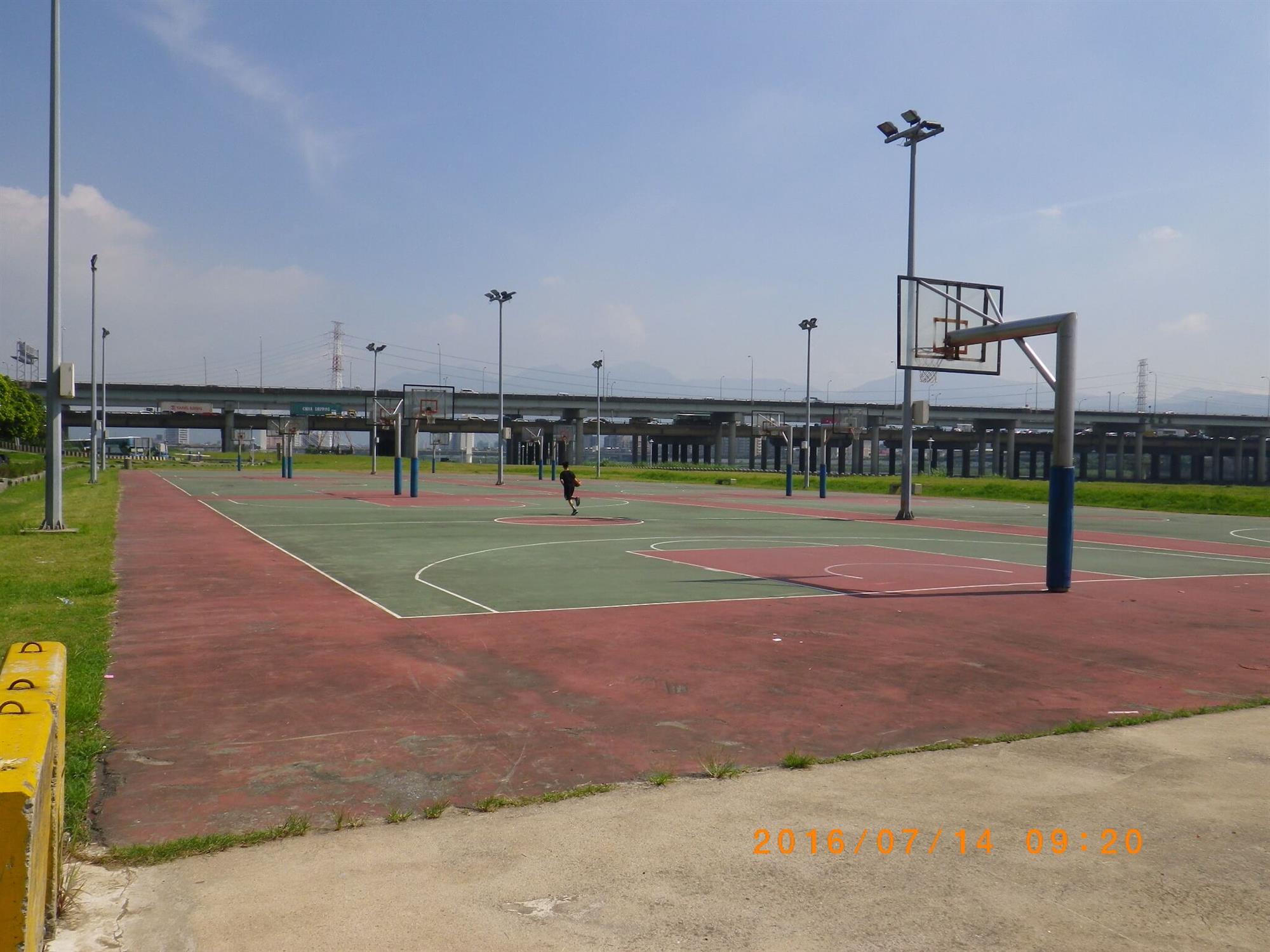 龍門籃球場(北)