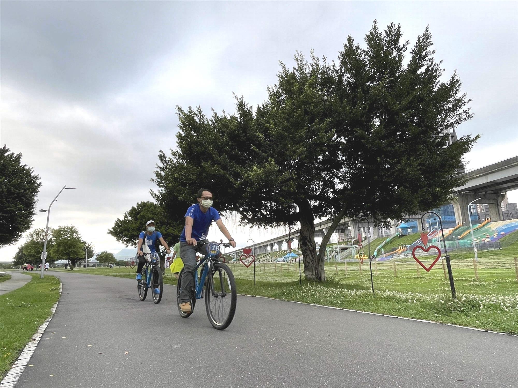 河濱自行車道是騎車踏青的好去處