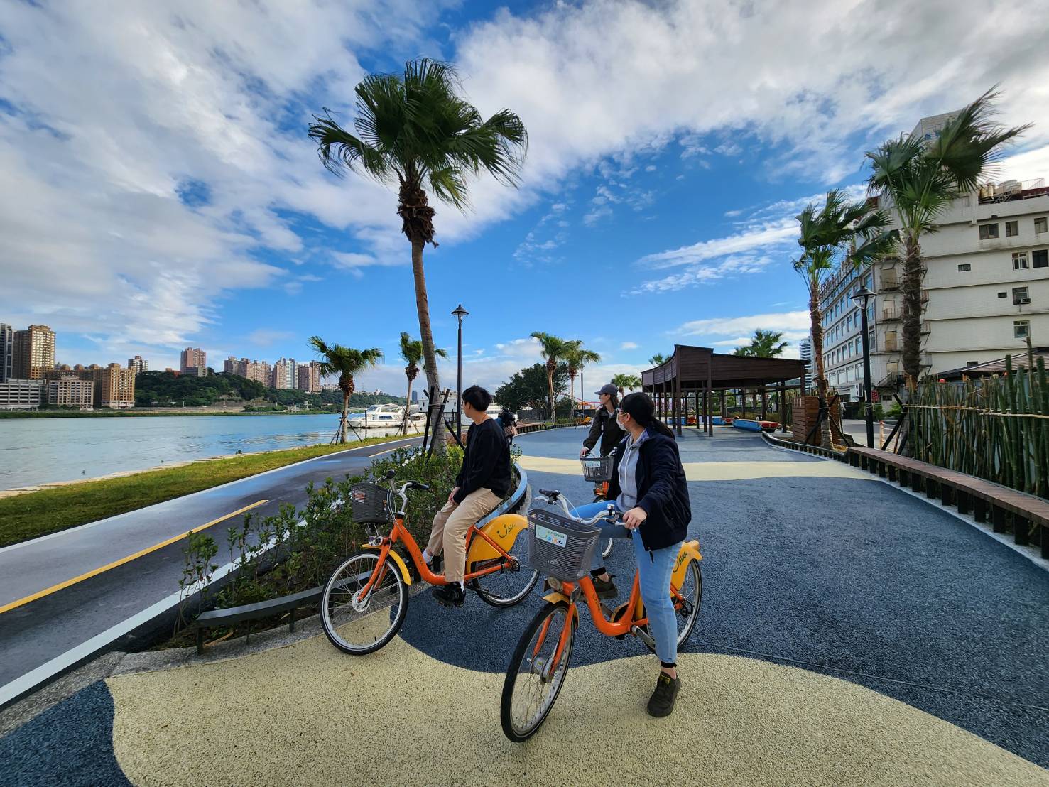 0龍形渡船頭休憩廣場改善工程，提升自行車道及週邊環境