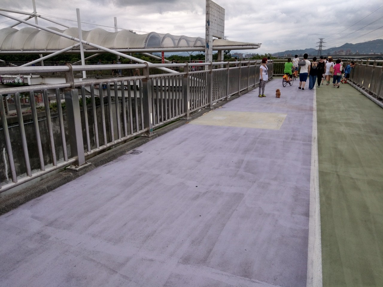 新月橋10月14日起，鋪面安全防護再升級