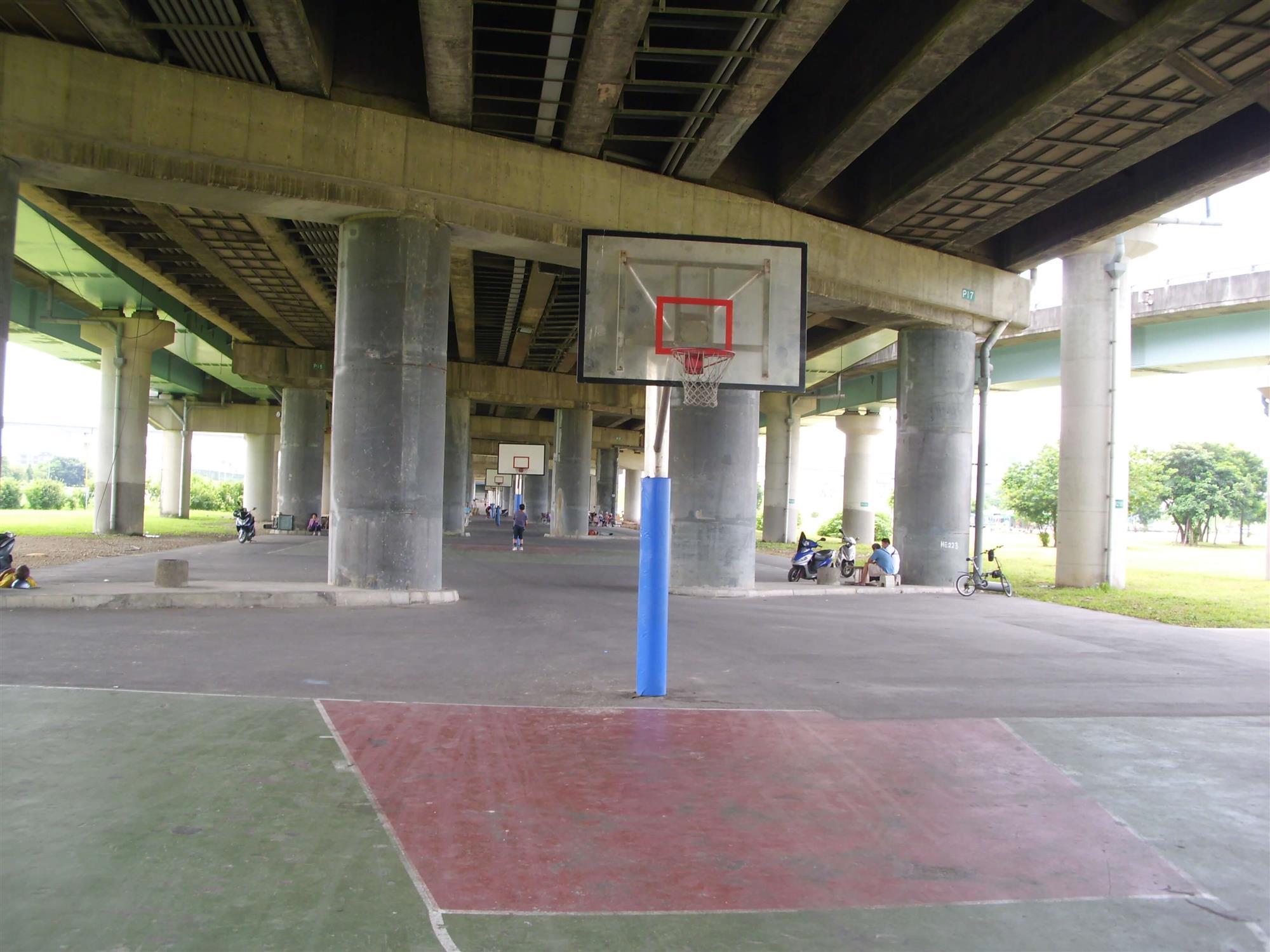 中山橋下籃球場